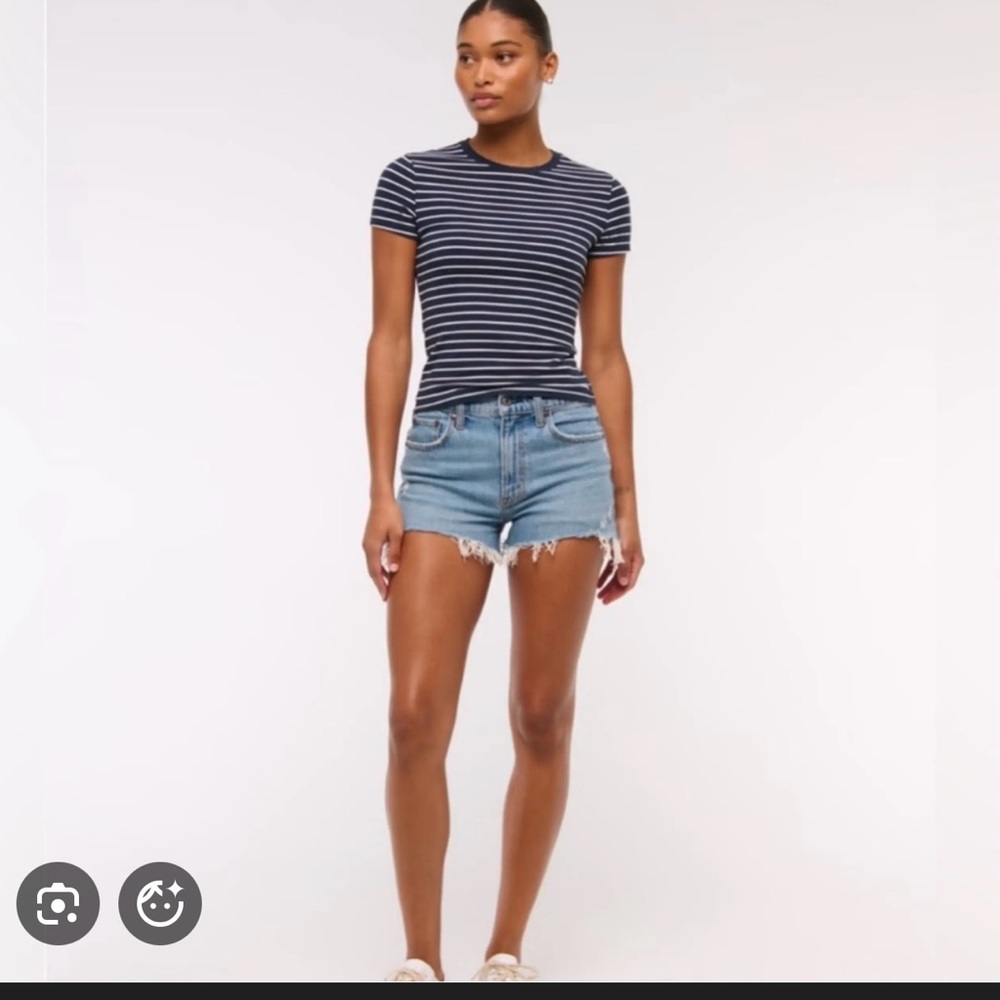 NWT Abercrombie High Rise Mom Short! 29!